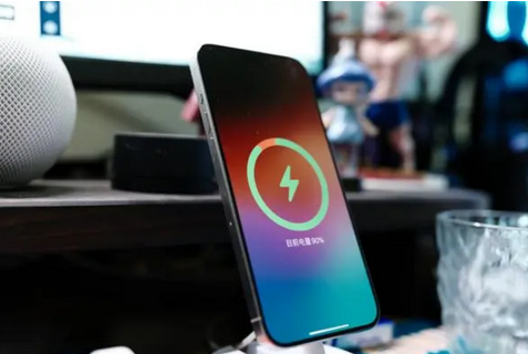 册亨苹果15换屏服务分享用什么充电器给iPhone15充电更好 
