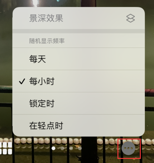 册亨苹果手机维修分享iOS 16 小技巧：锁定屏幕支持随机切换指定照片 